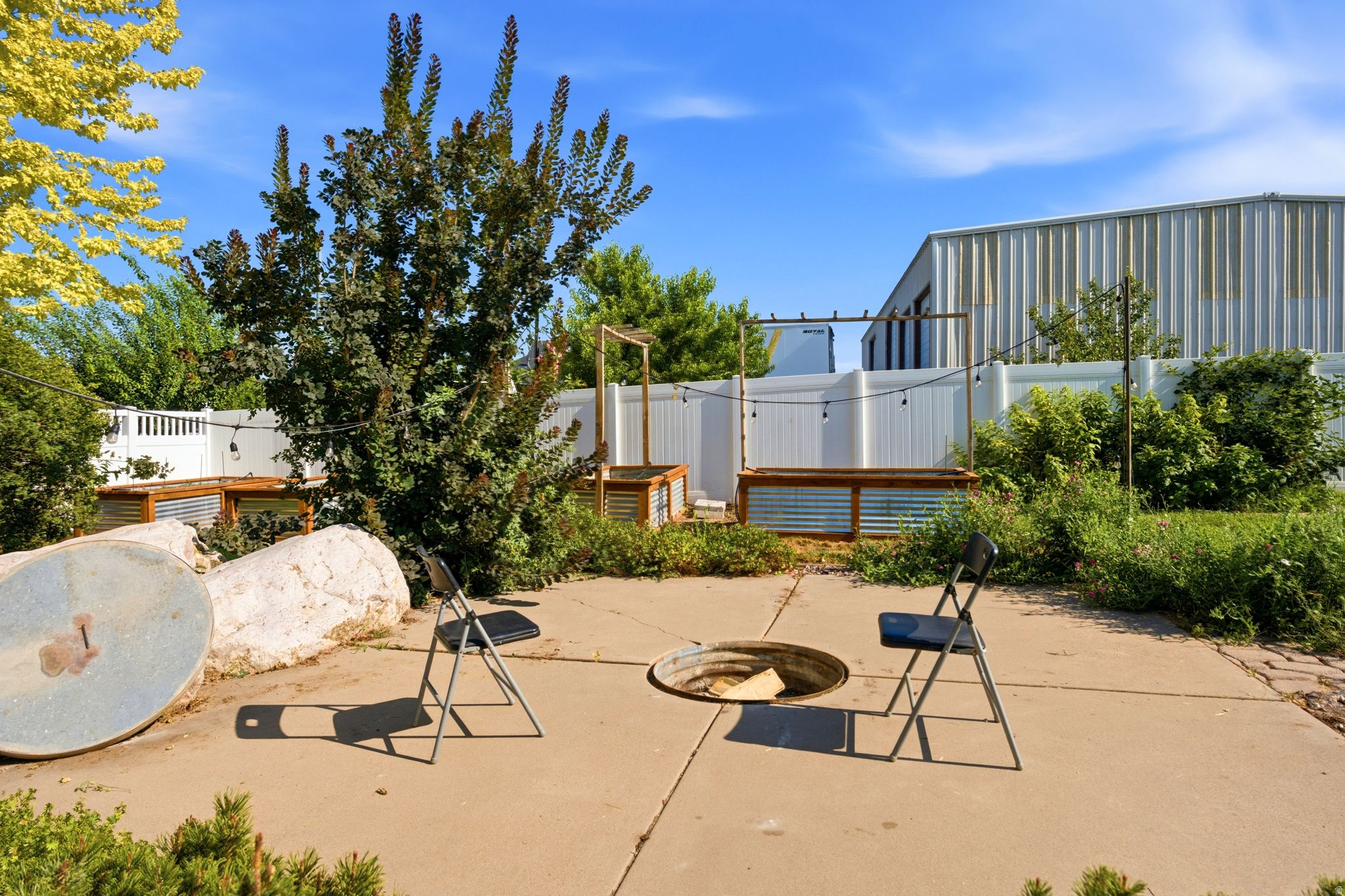 937 RAINBOW DR