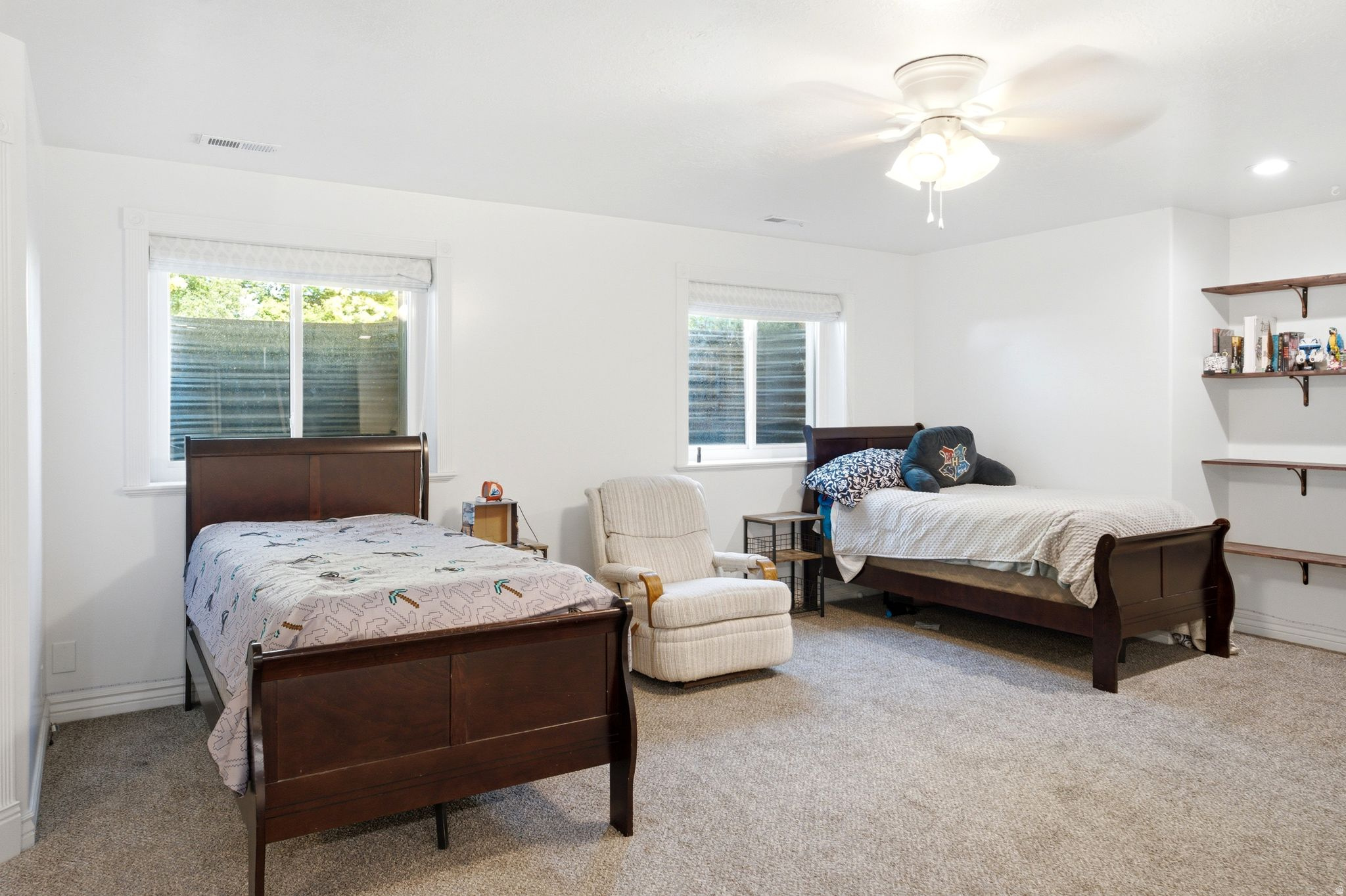 937 RAINBOW DR
