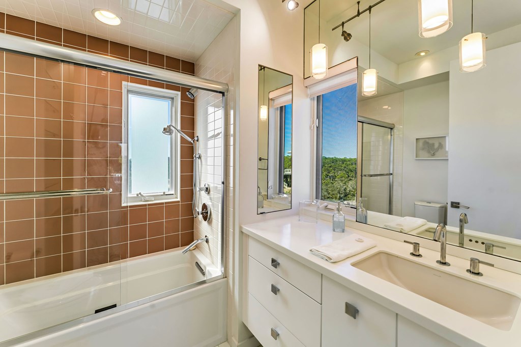 1724 Kumquat Ct, St. George Island 32328