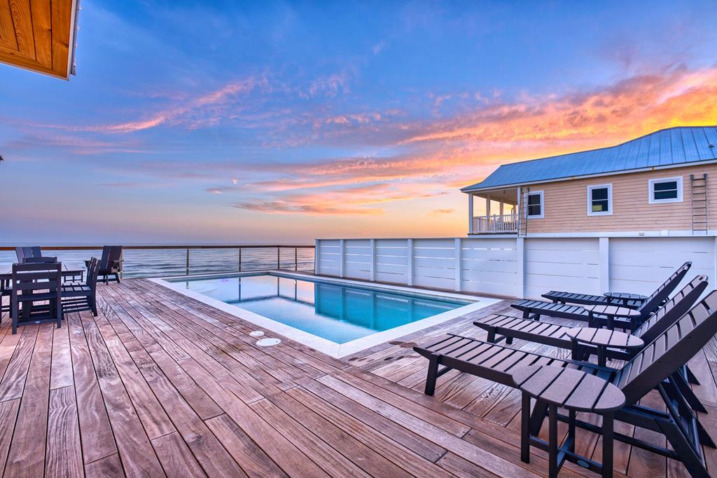 424 E Gorrie Dr, St. George Island 32328