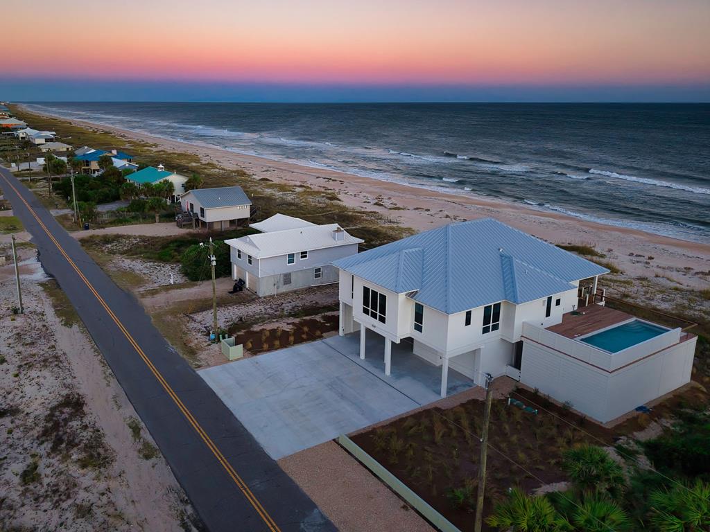 424 E Gorrie Dr, St. George Island 32328