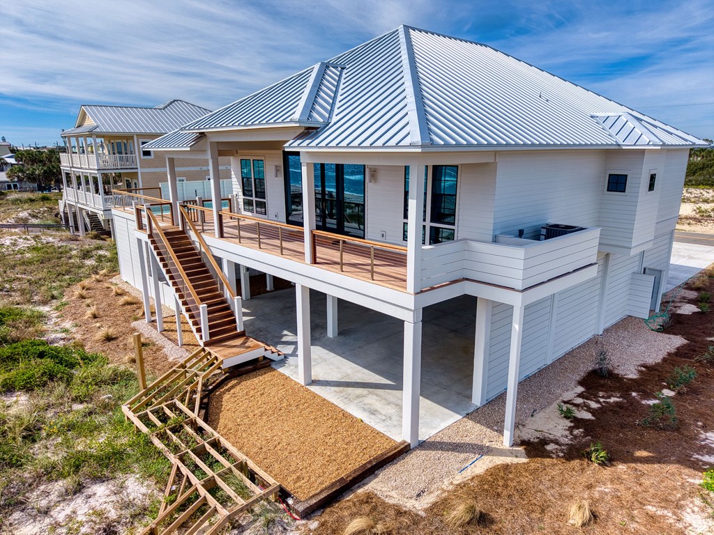 424 E Gorrie Dr, St. George Island 32328
