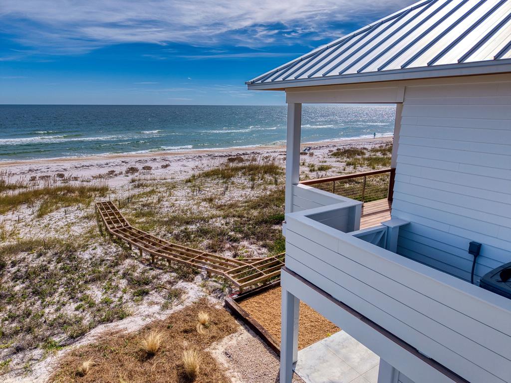 424 E Gorrie Dr, St. George Island 32328