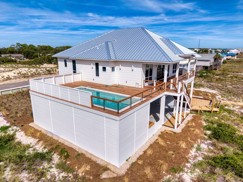 424 E Gorrie Dr, St. George Island 32328