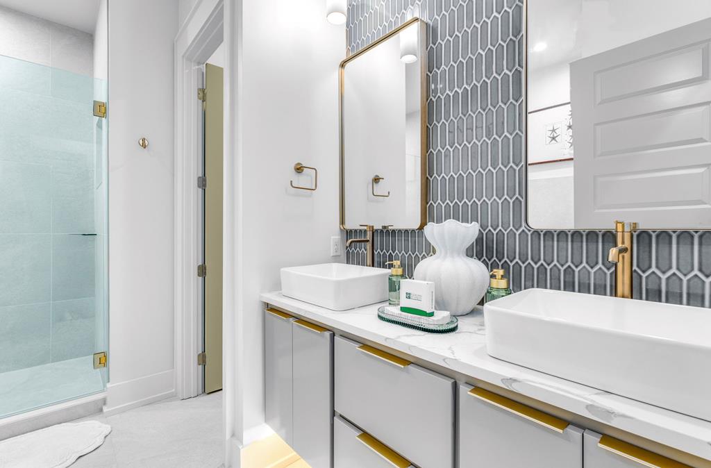 424 E Gorrie Dr, St. George Island 32328