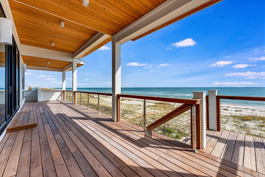 424 E Gorrie Dr, St. George Island 32328