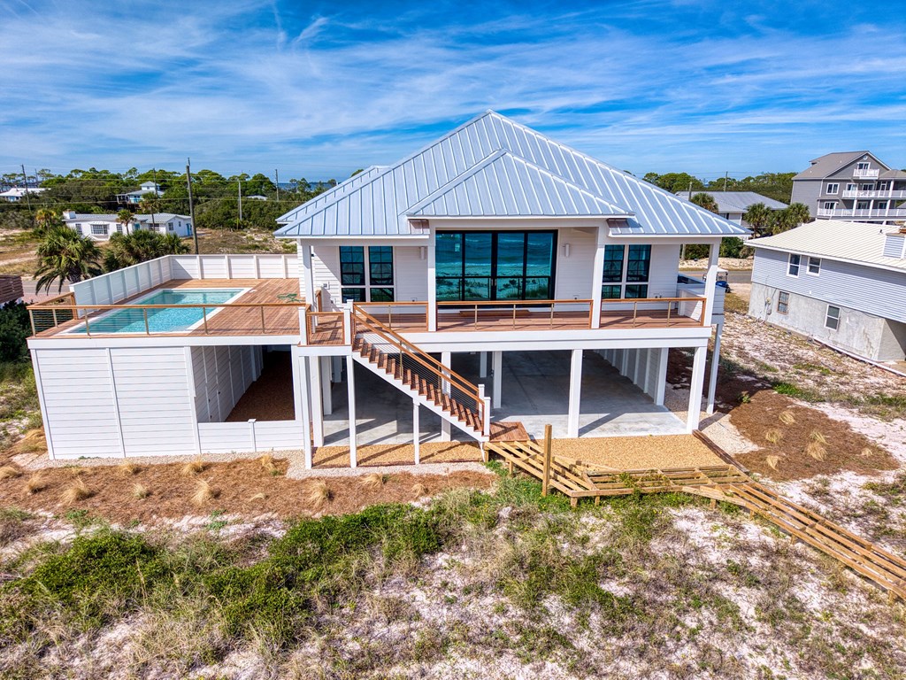 424 E Gorrie Dr, St. George Island 32328