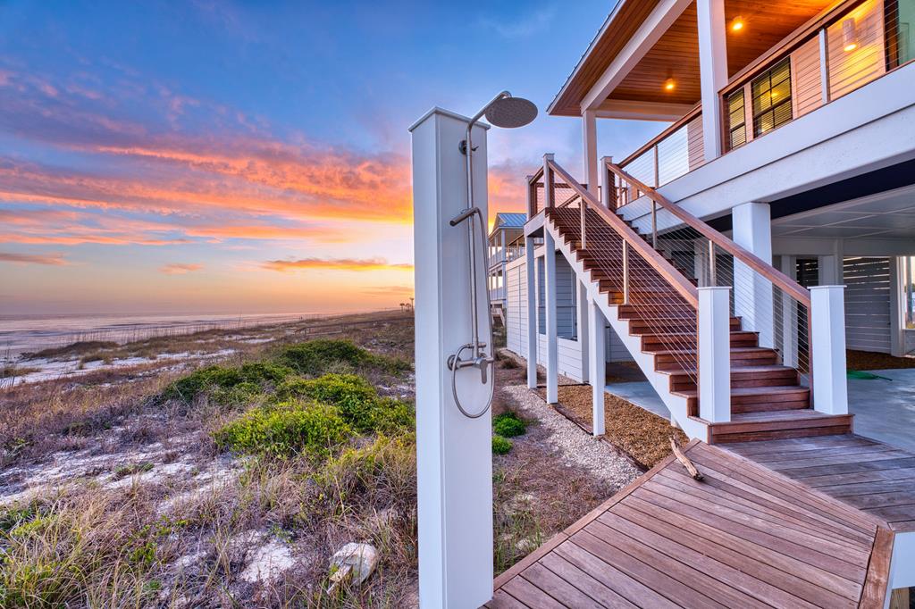 424 E Gorrie Dr, St. George Island 32328