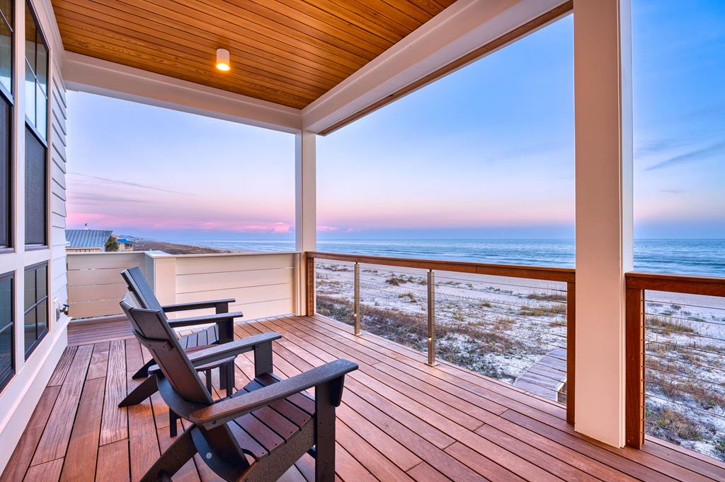 424 E Gorrie Dr, St. George Island 32328