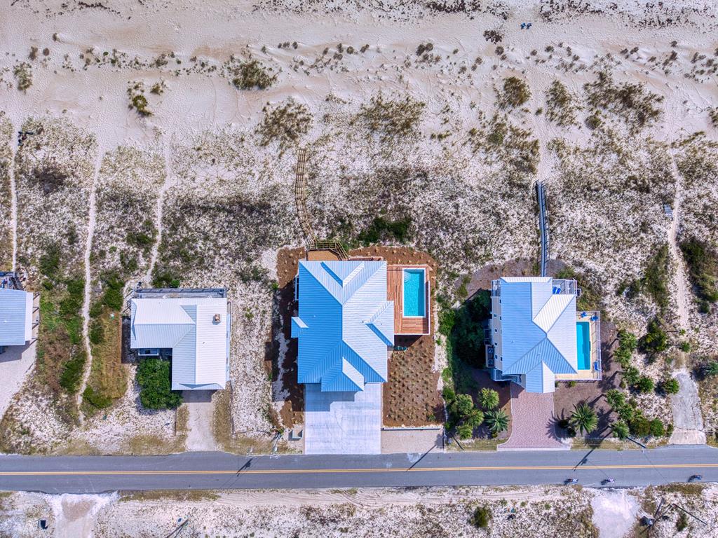 424 E Gorrie Dr, St. George Island 32328