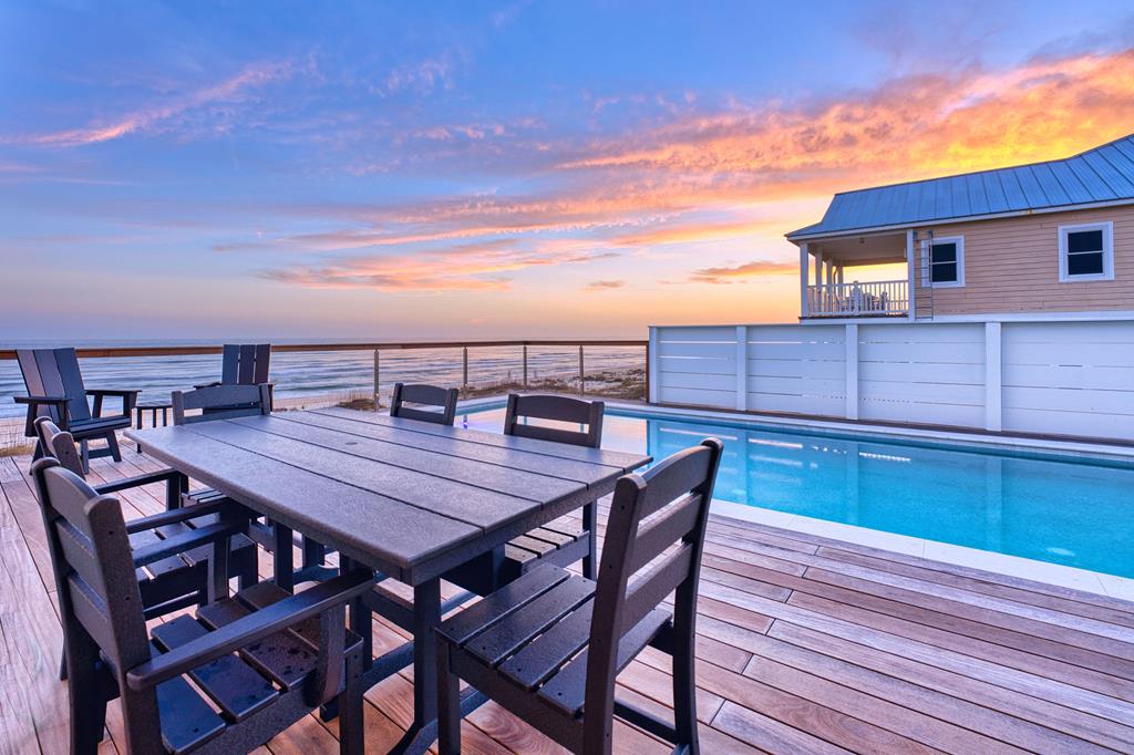 424 E Gorrie Dr, St. George Island 32328