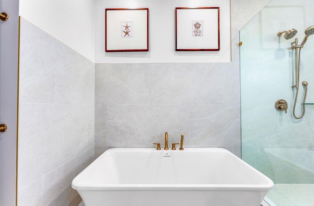 424 E Gorrie Dr, St. George Island 32328