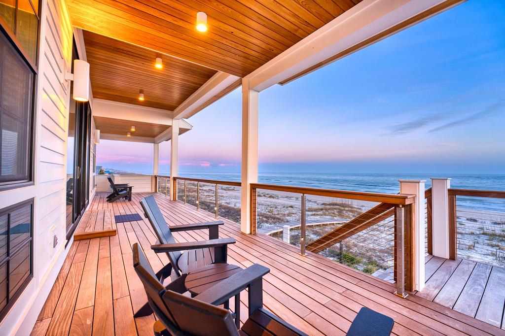 424 E Gorrie Dr, St. George Island 32328