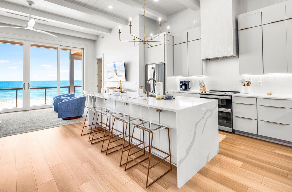 424 E Gorrie Dr, St. George Island 32328