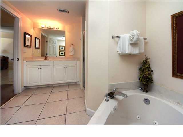 1751 Scenic Hwy, 403