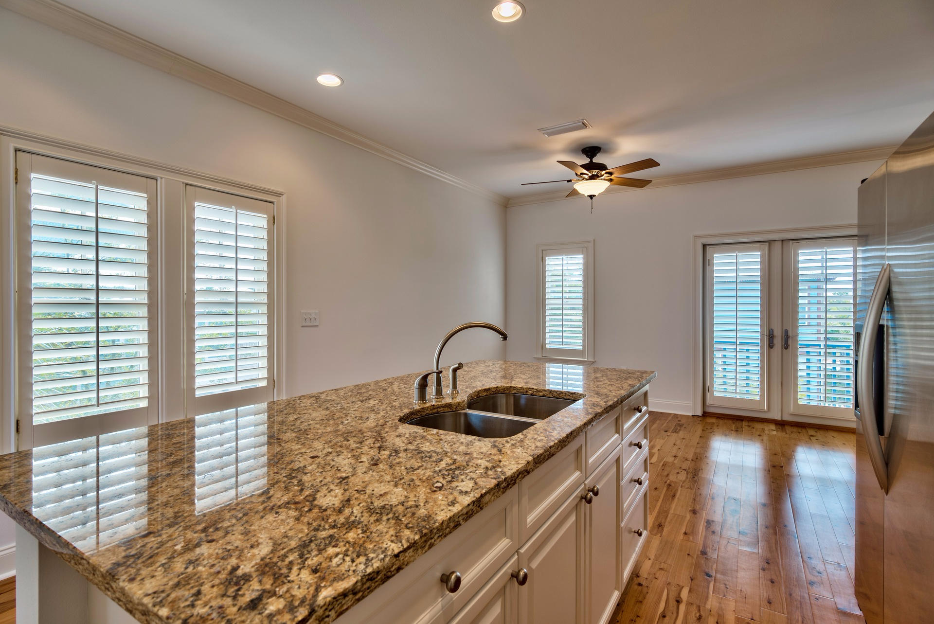 48 SURFER Lane