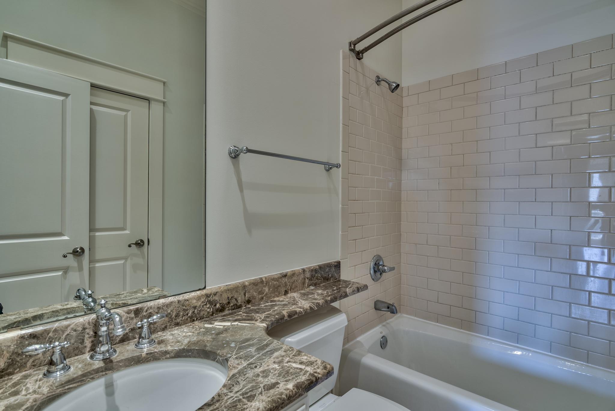 194 White Cliffs Boulevard