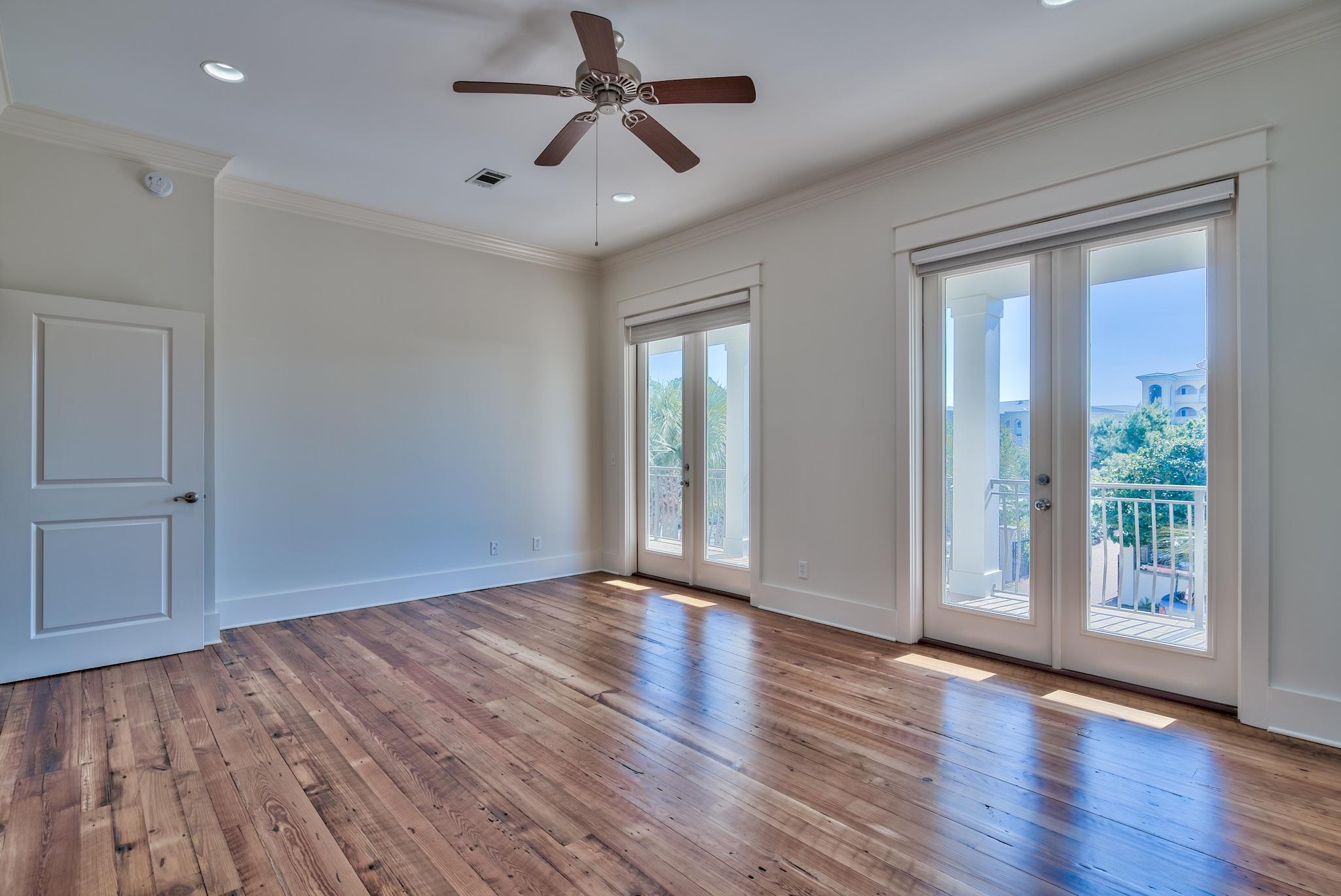 194 White Cliffs Boulevard