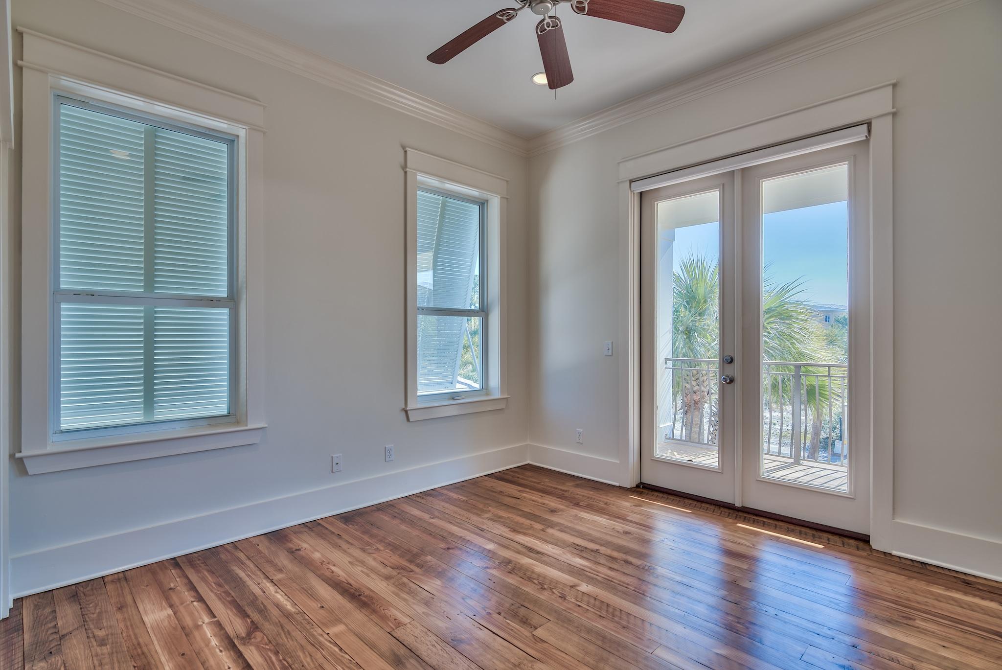 194 White Cliffs Boulevard
