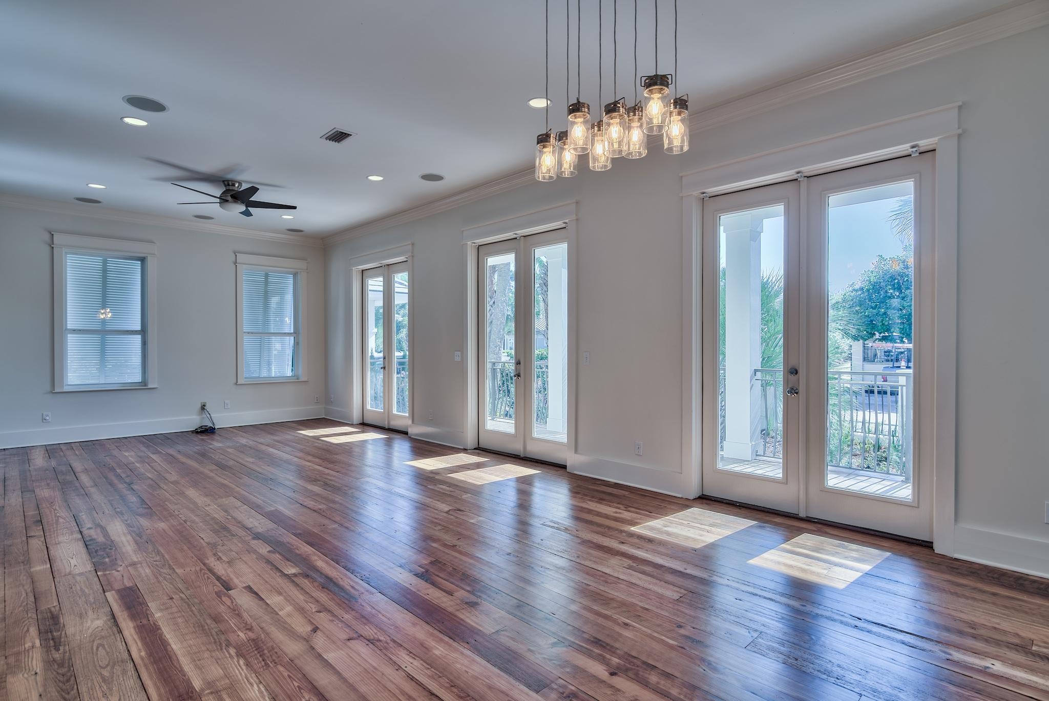 194 White Cliffs Boulevard