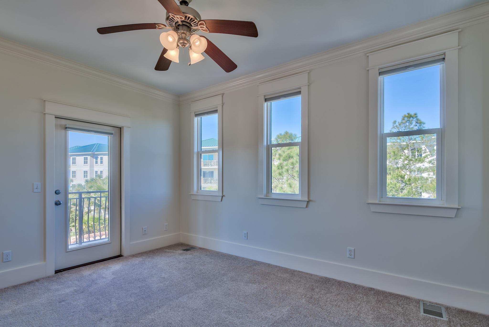 194 White Cliffs Boulevard