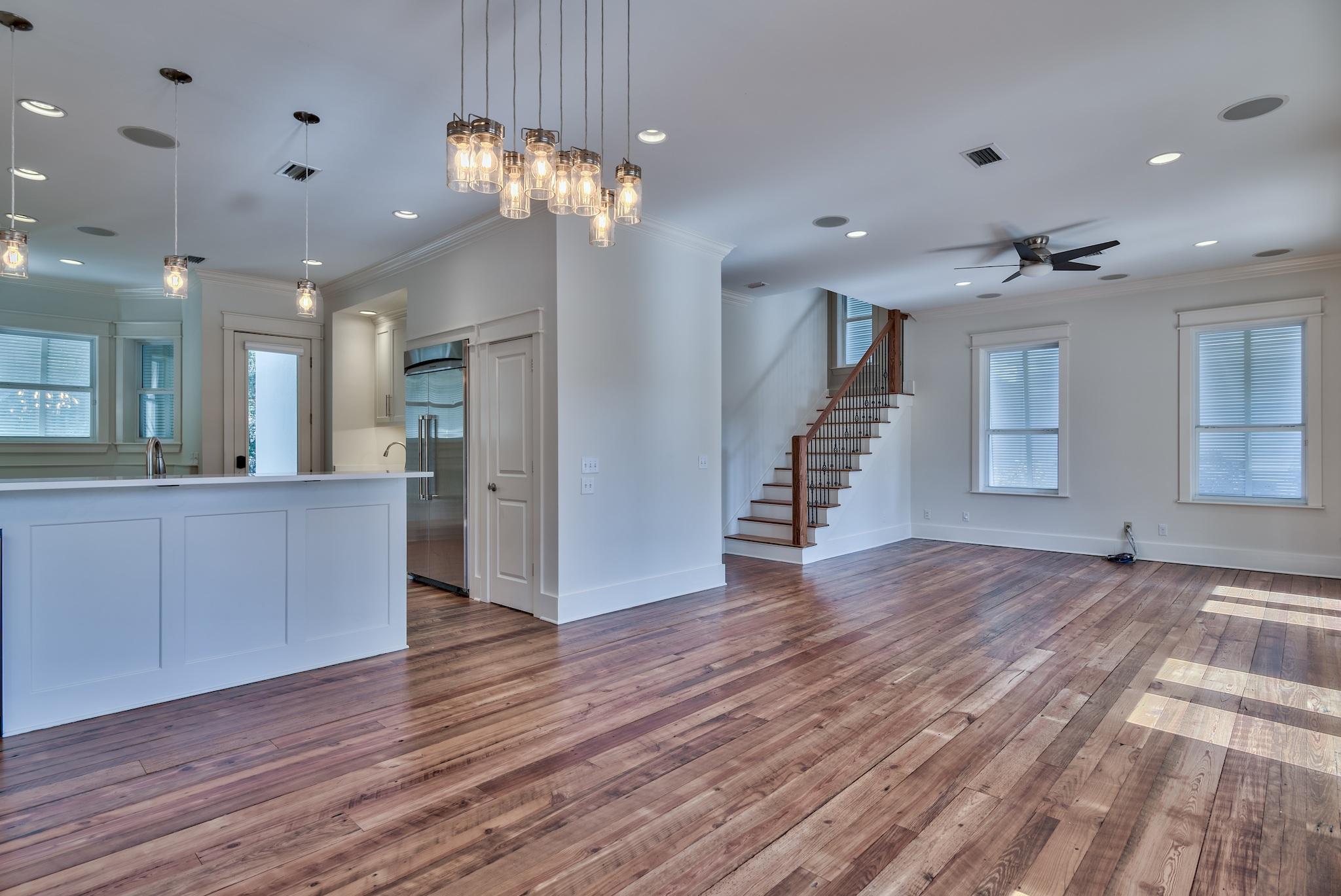 194 White Cliffs Boulevard