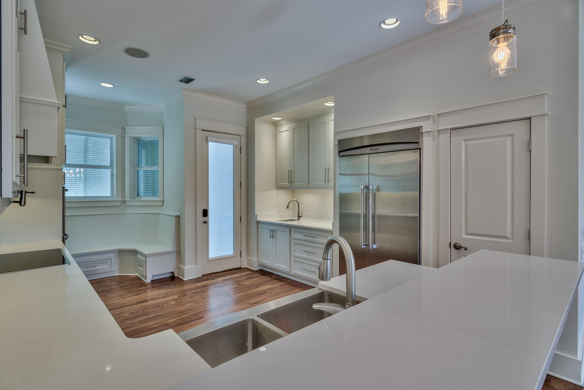 194 White Cliffs Boulevard