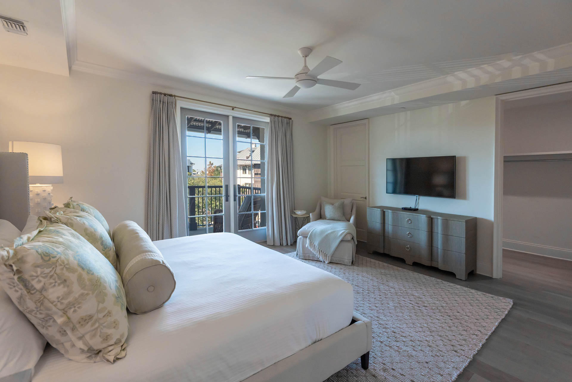 46 N Barrett Square, Unit #303