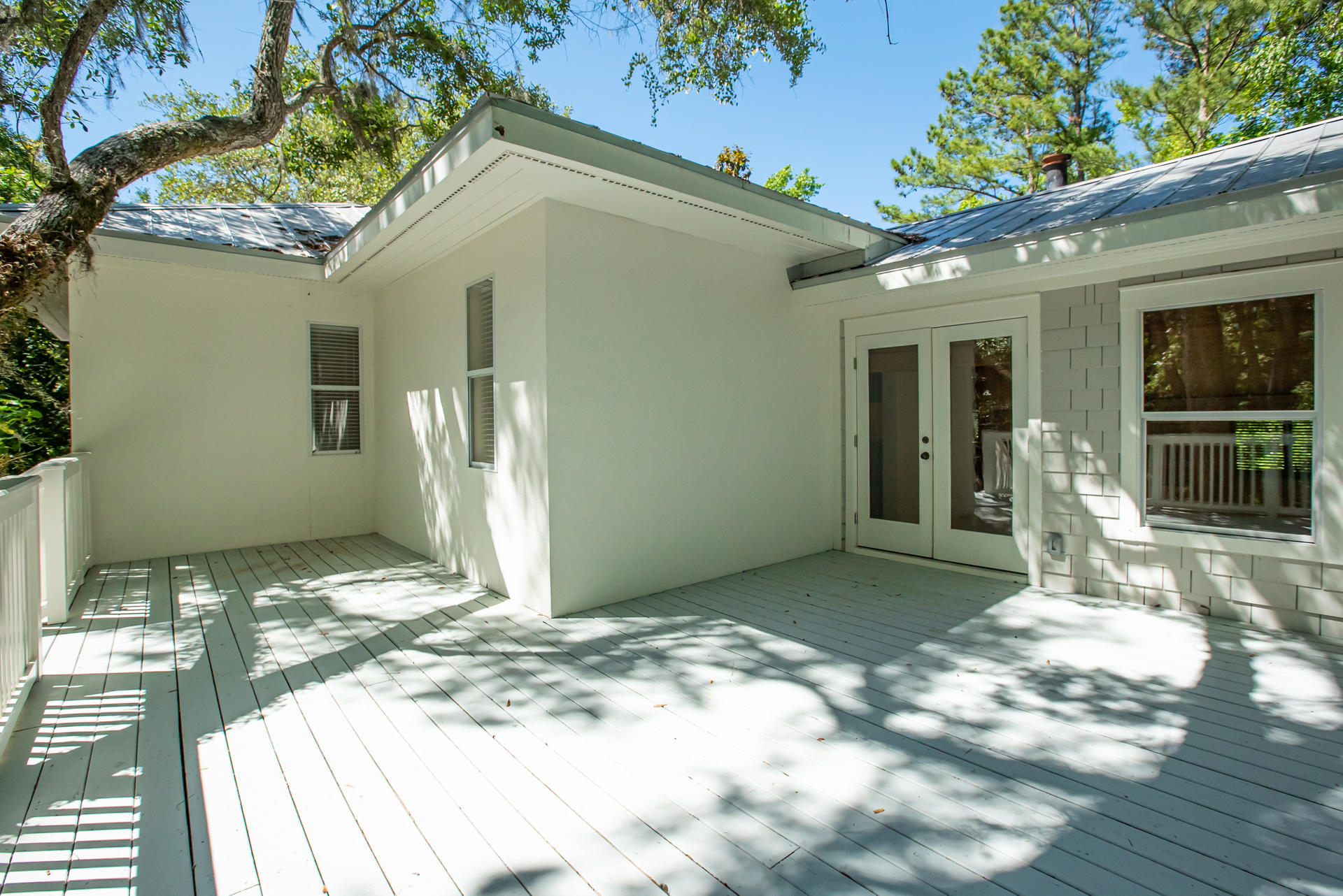 180 E Shallows Drive