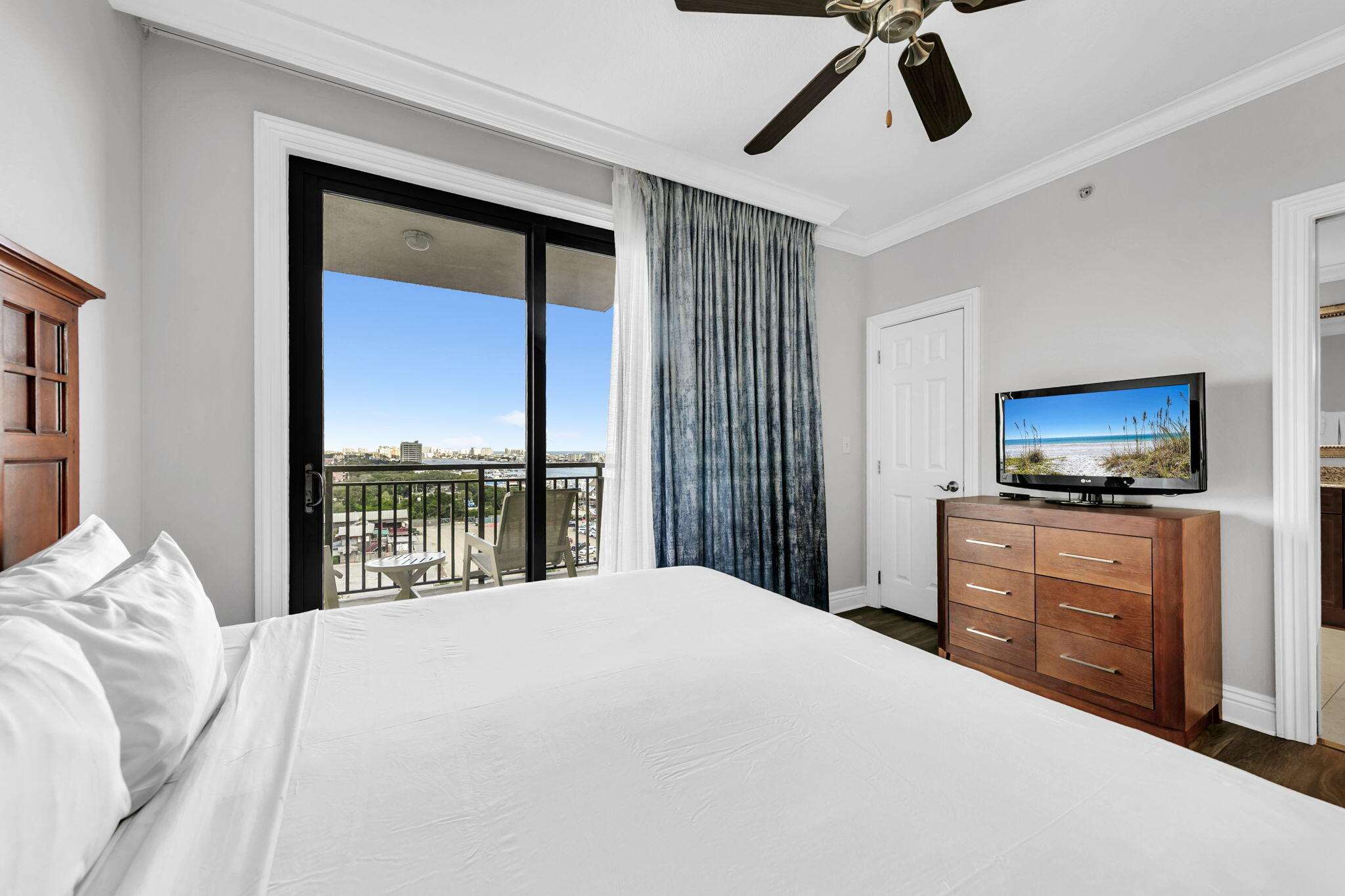 10 Harbor Boulevard, E610 - Week A