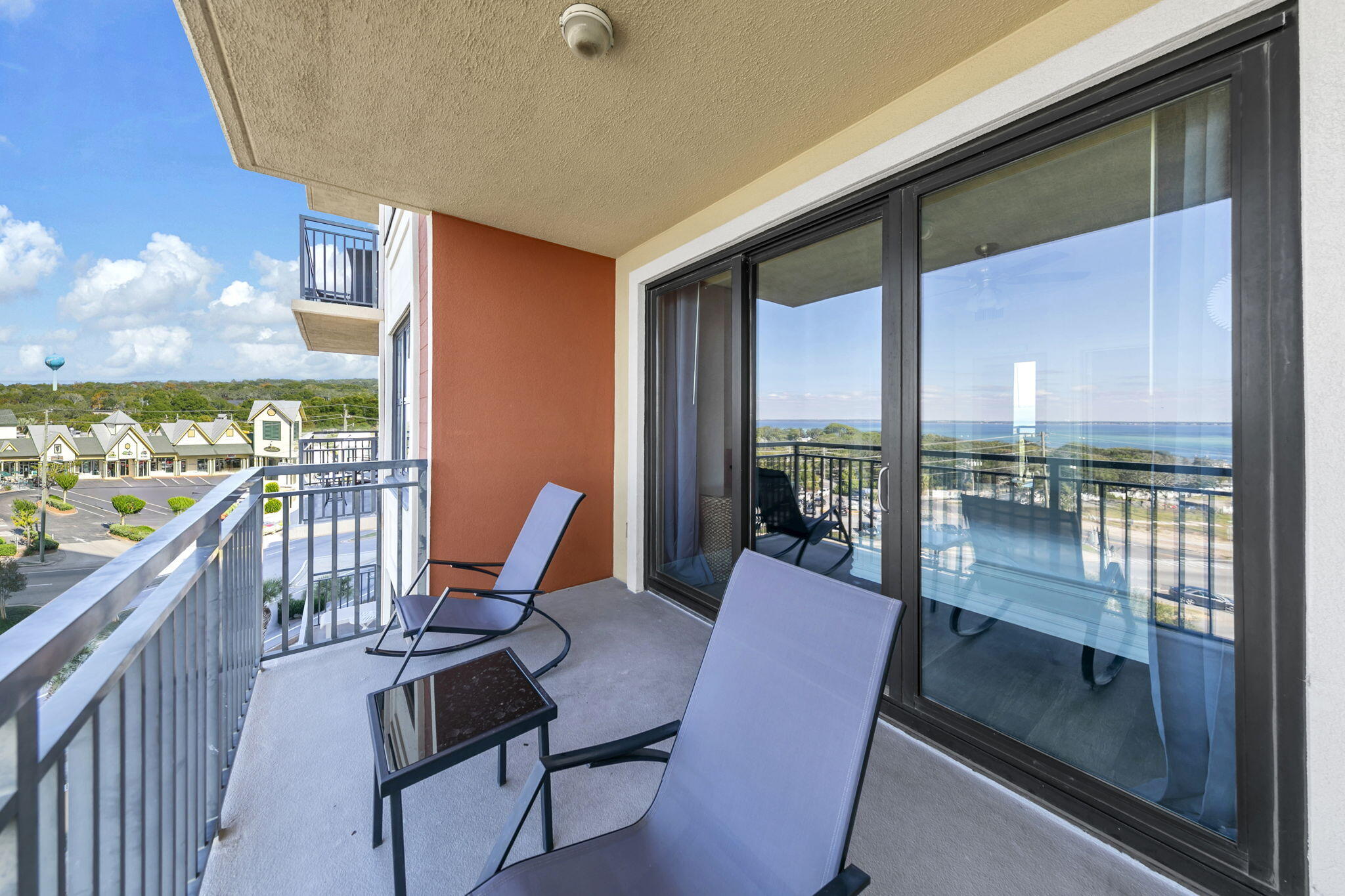 10 Harbor Boulevard, W329