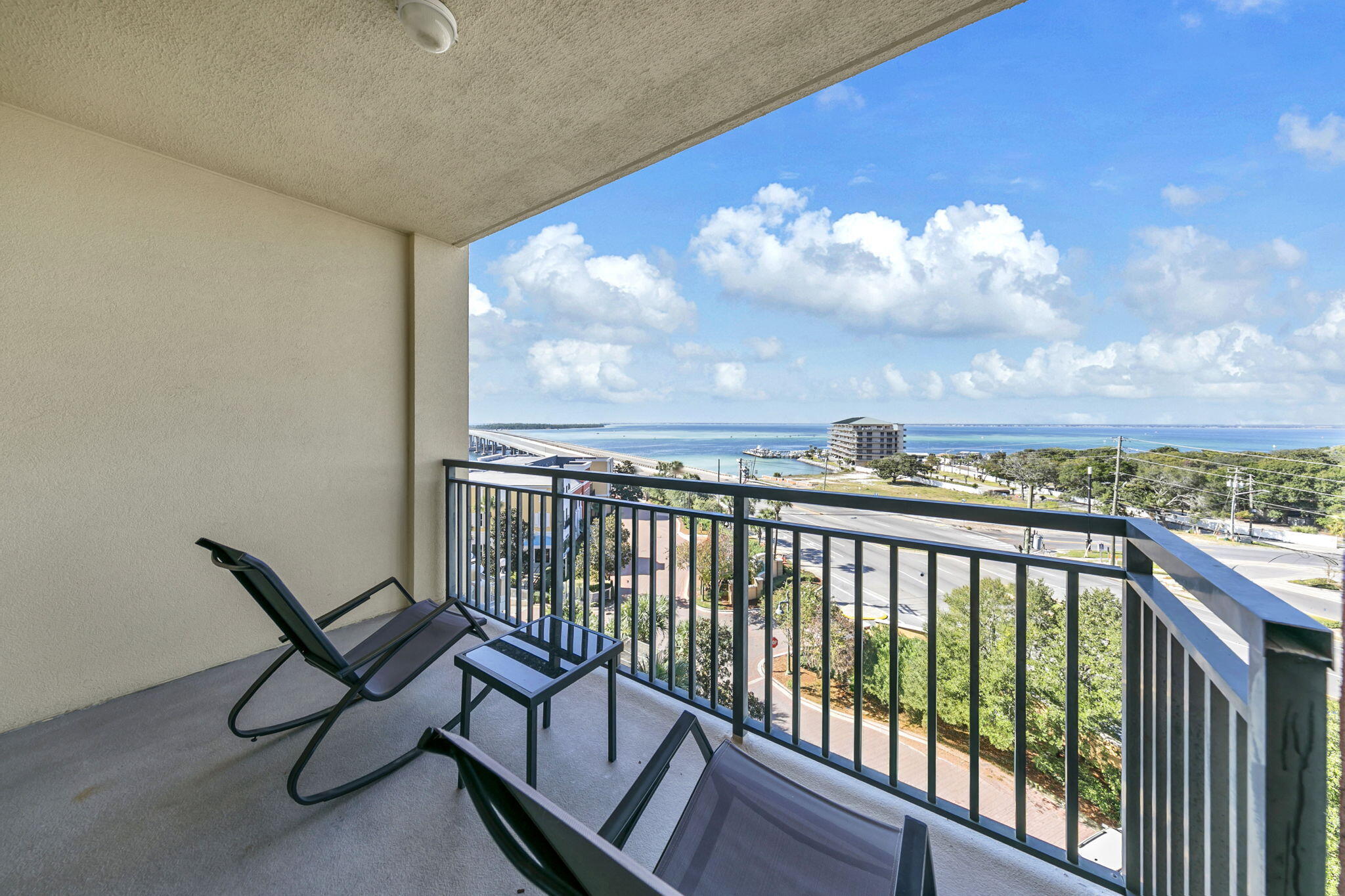 10 Harbor Boulevard, W329