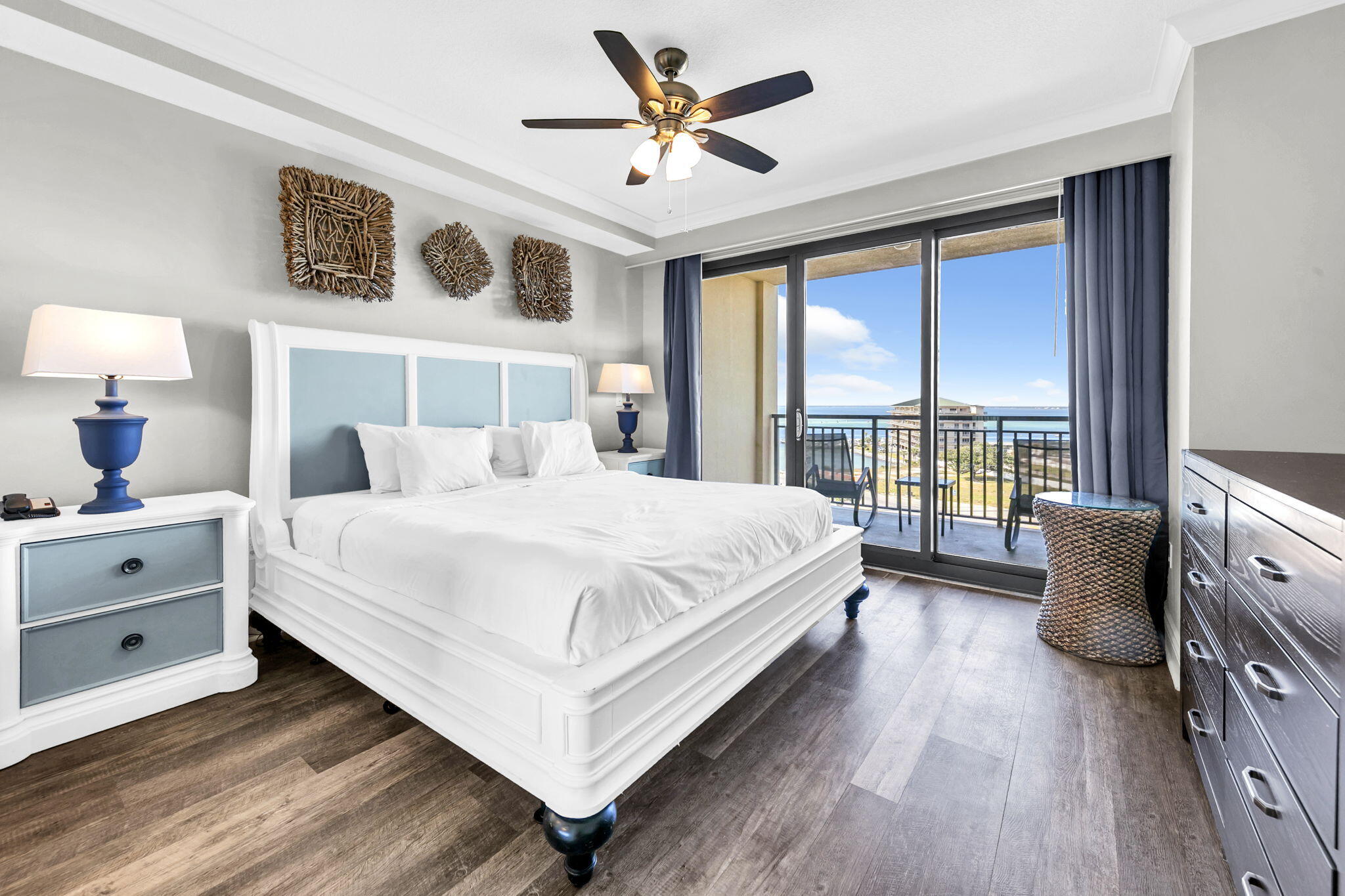 10 Harbor Boulevard, W329