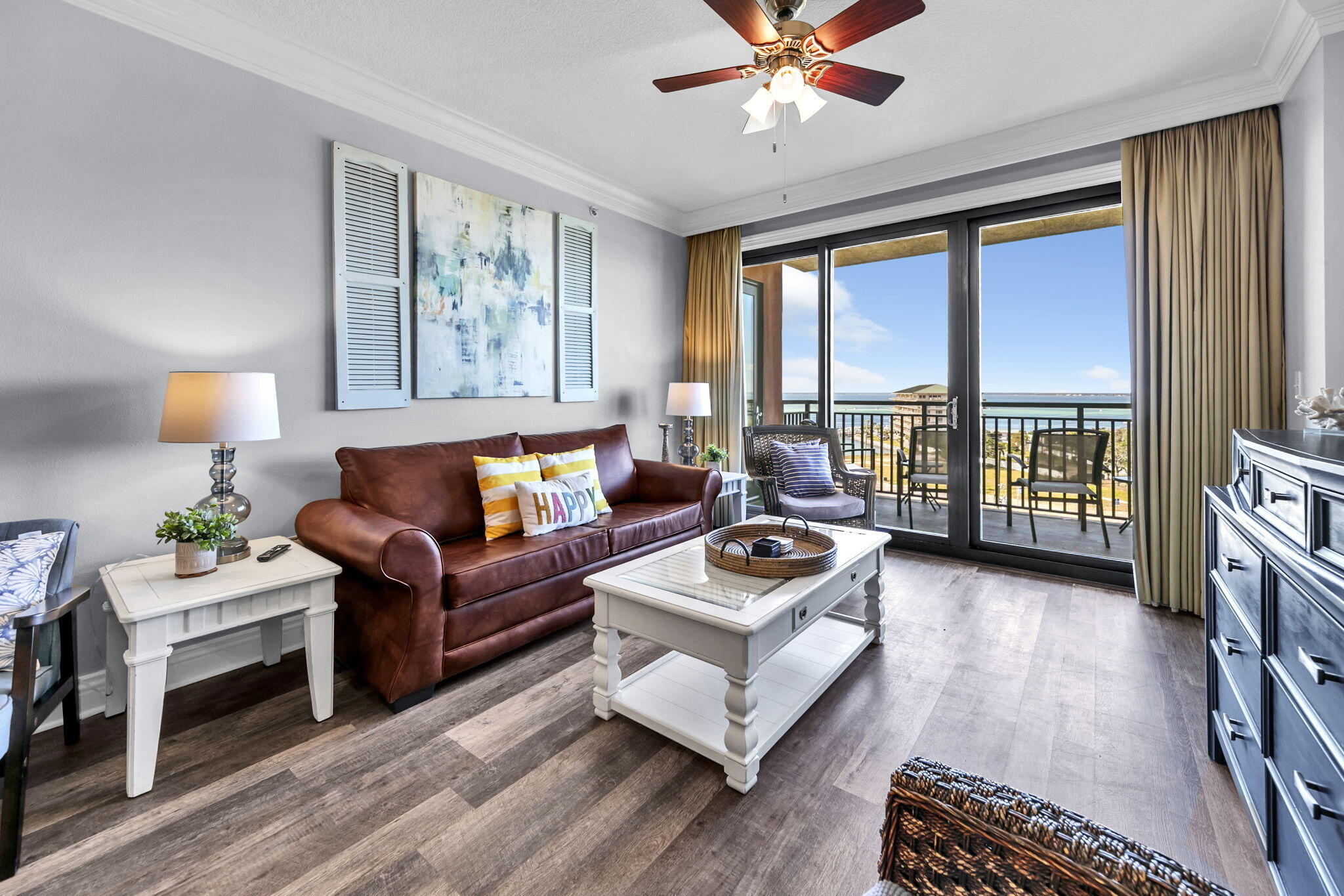 10 Harbor Boulevard, W329