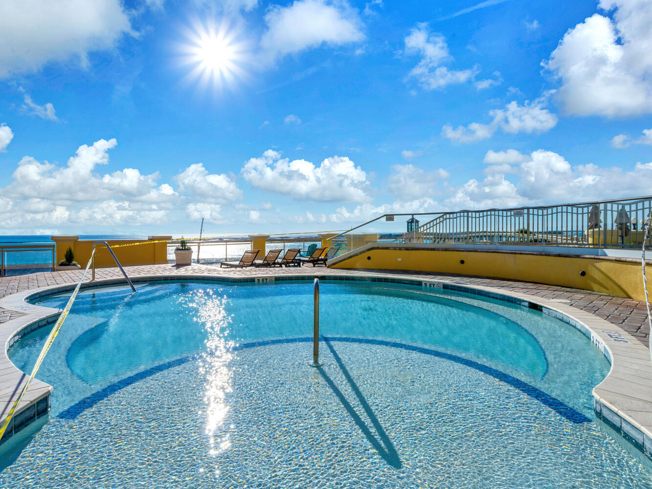 10 Harbor Boulevard, W329