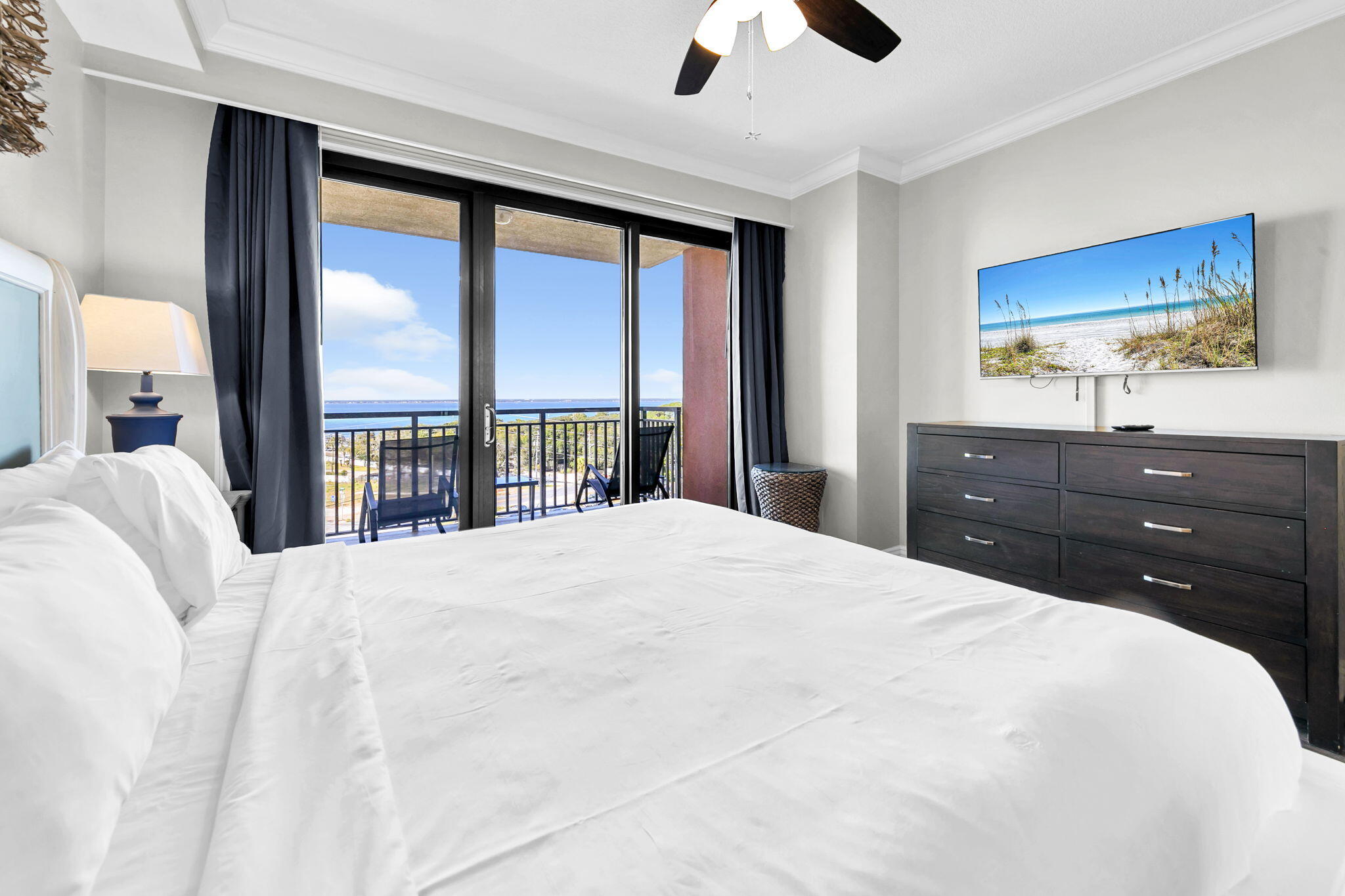 10 Harbor Boulevard, W329