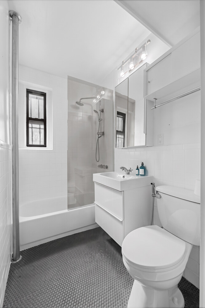 270 W 11TH Street 2H