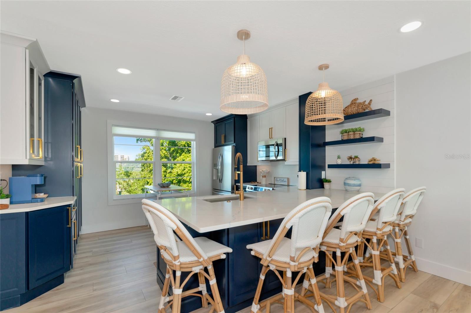 605 SUTTON PL #401-A