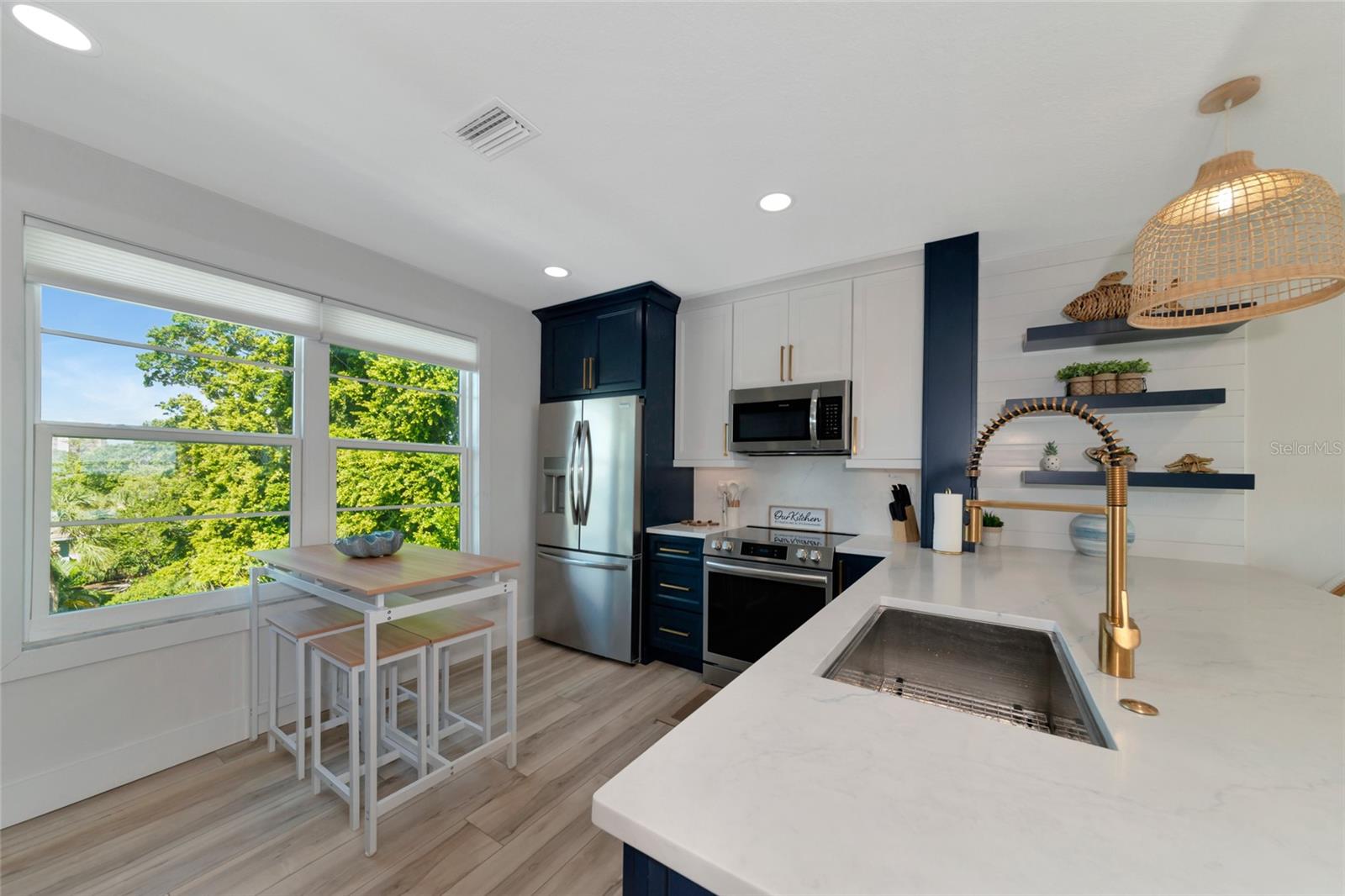 605 SUTTON PL #401-A