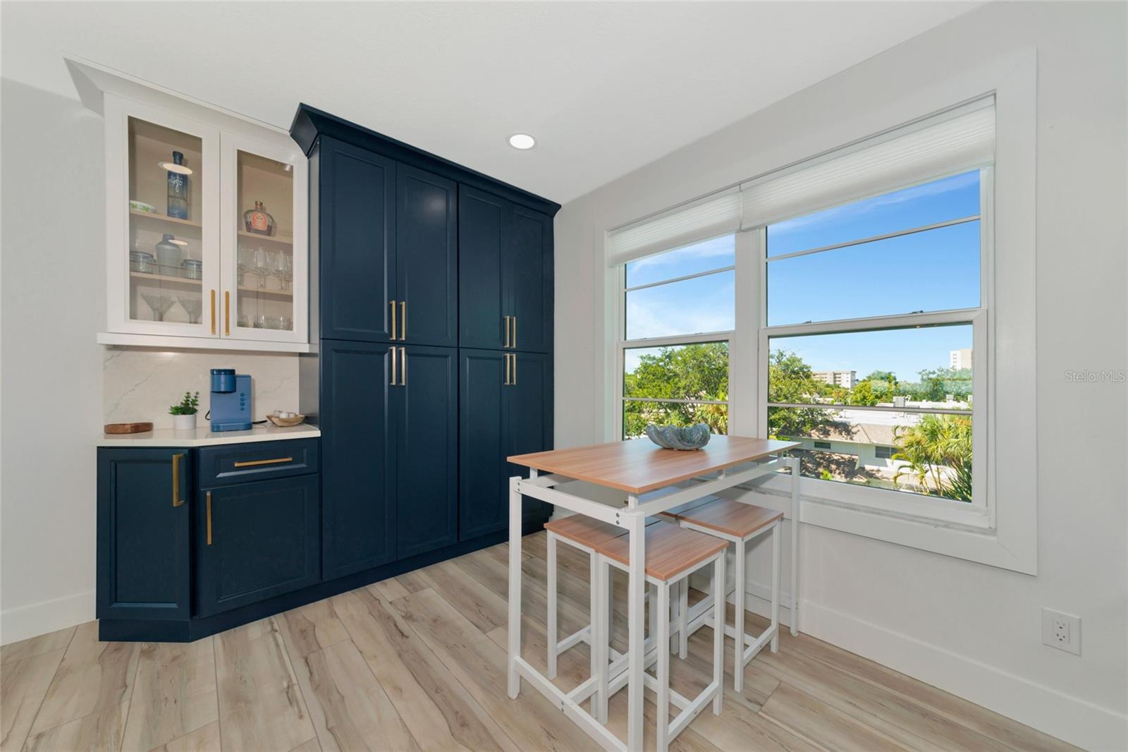 605 SUTTON PL #401-A