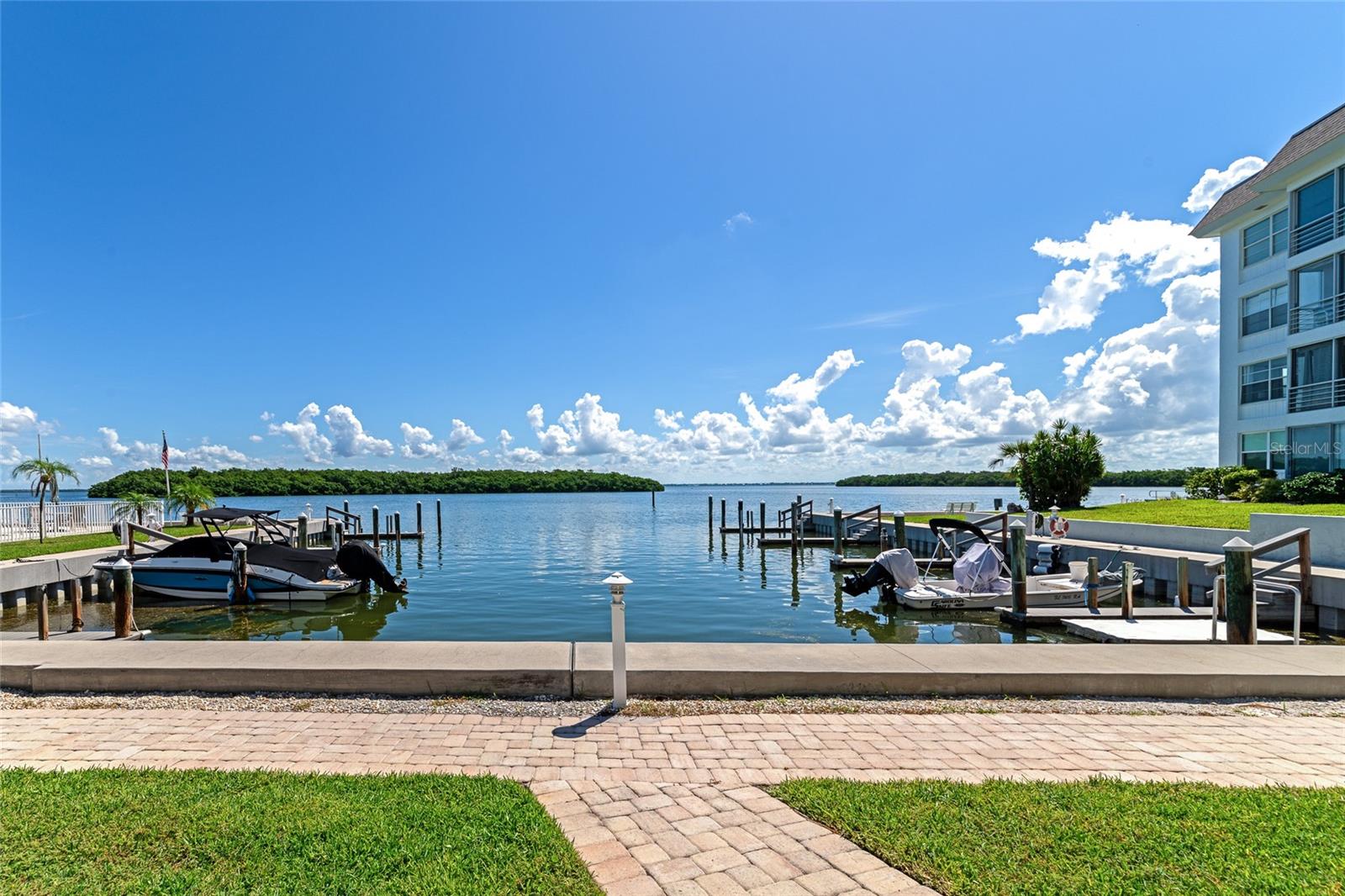 605 SUTTON PL #401-A