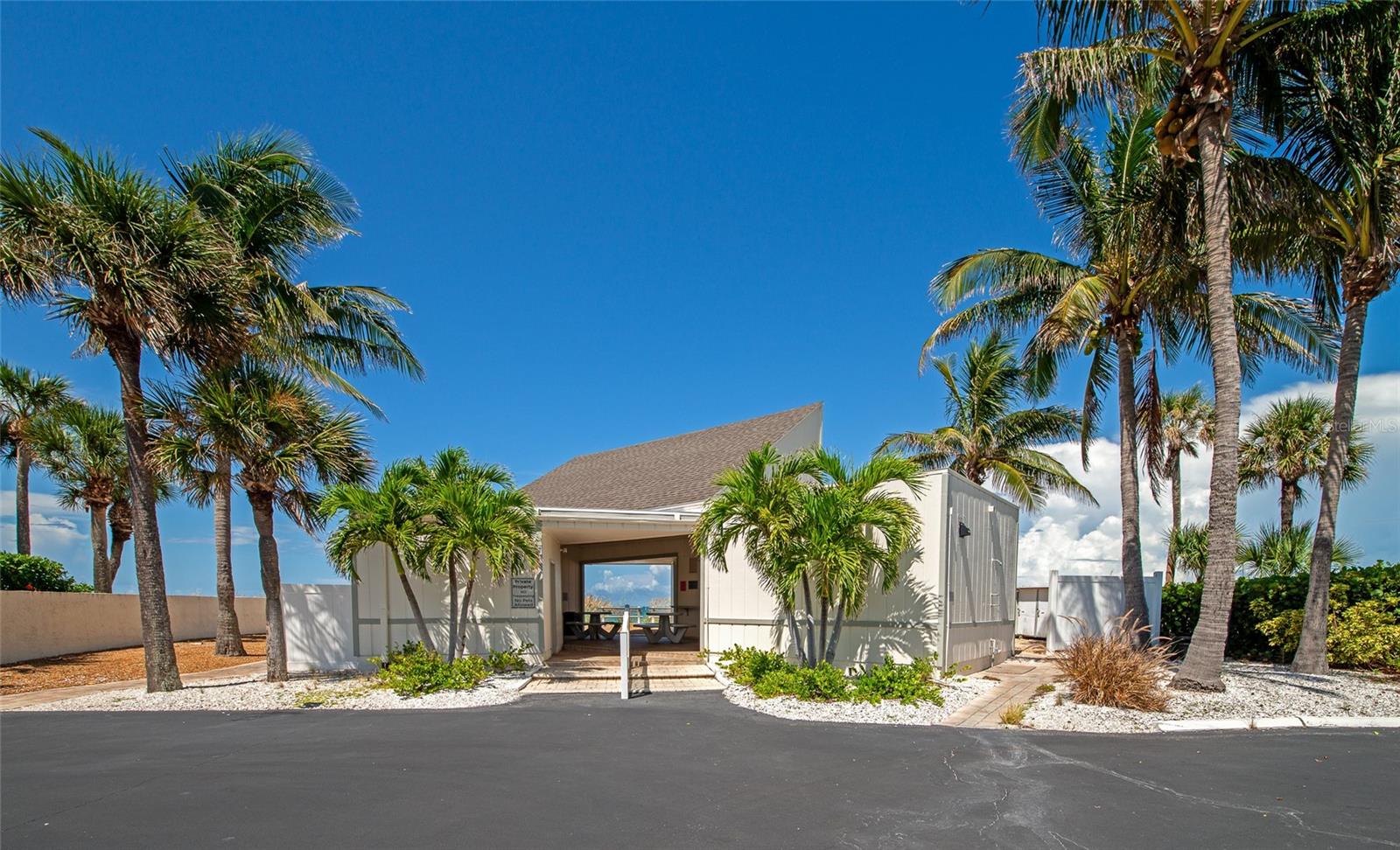 605 SUTTON PL #401-A