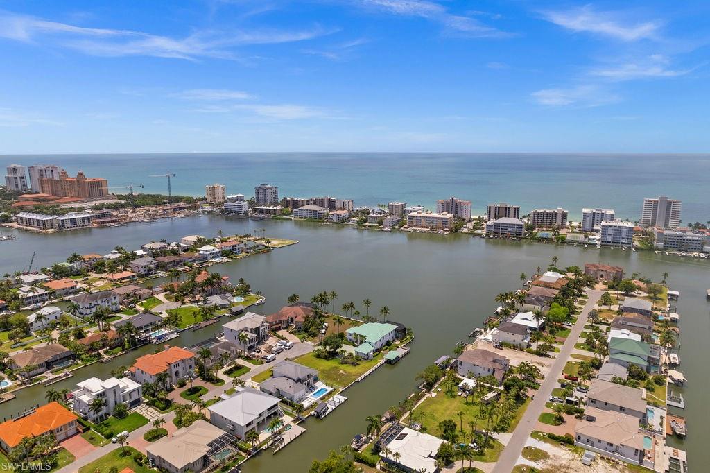 371 Bayside AVE