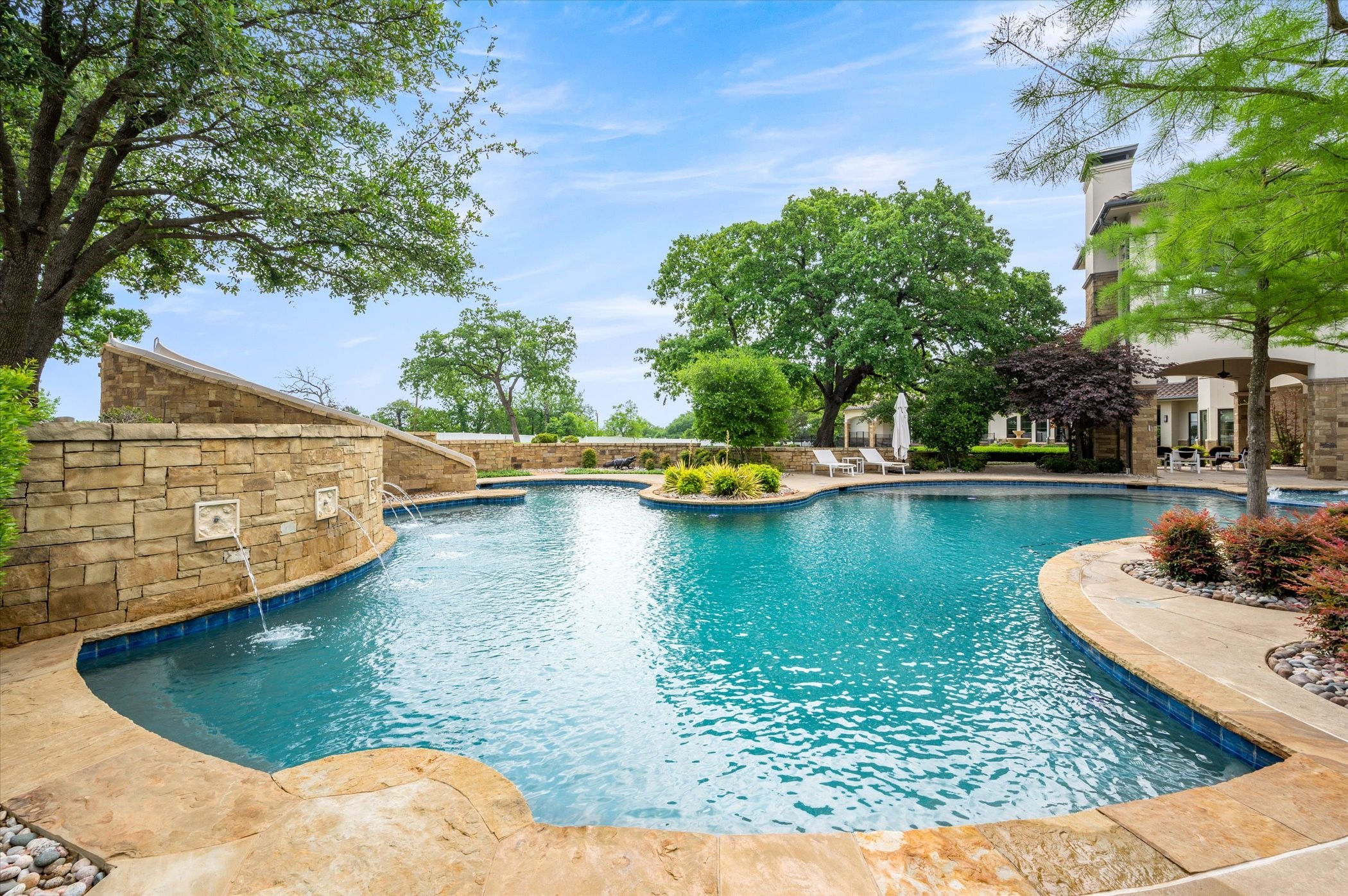 940 W Dove Road