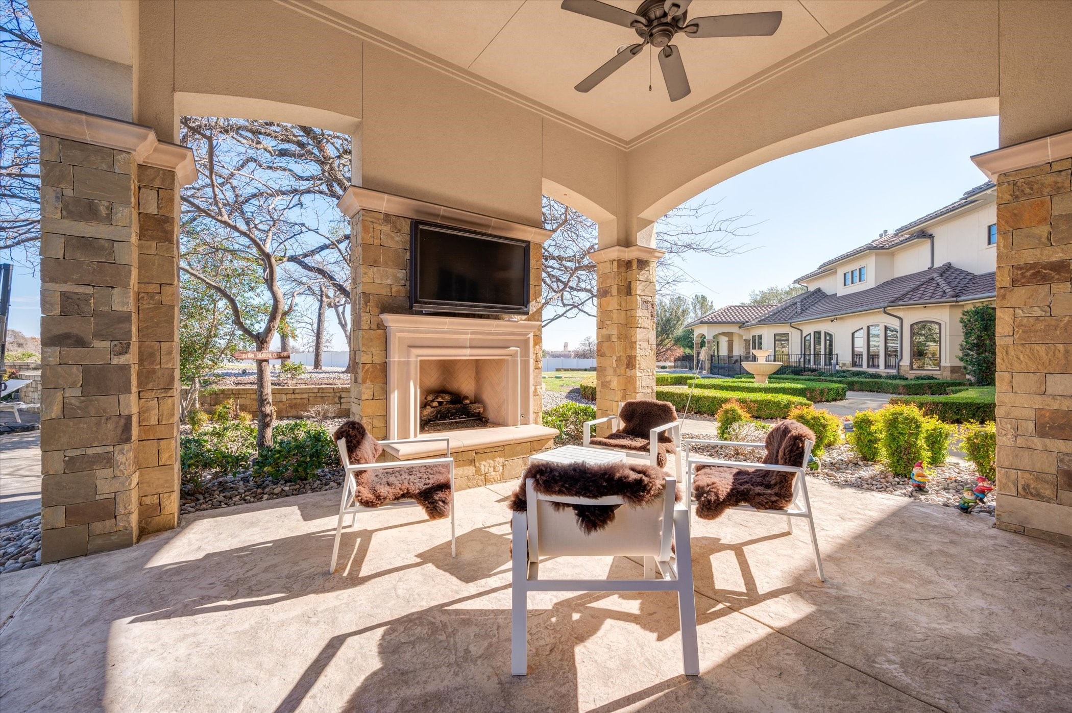 940 W Dove Road
