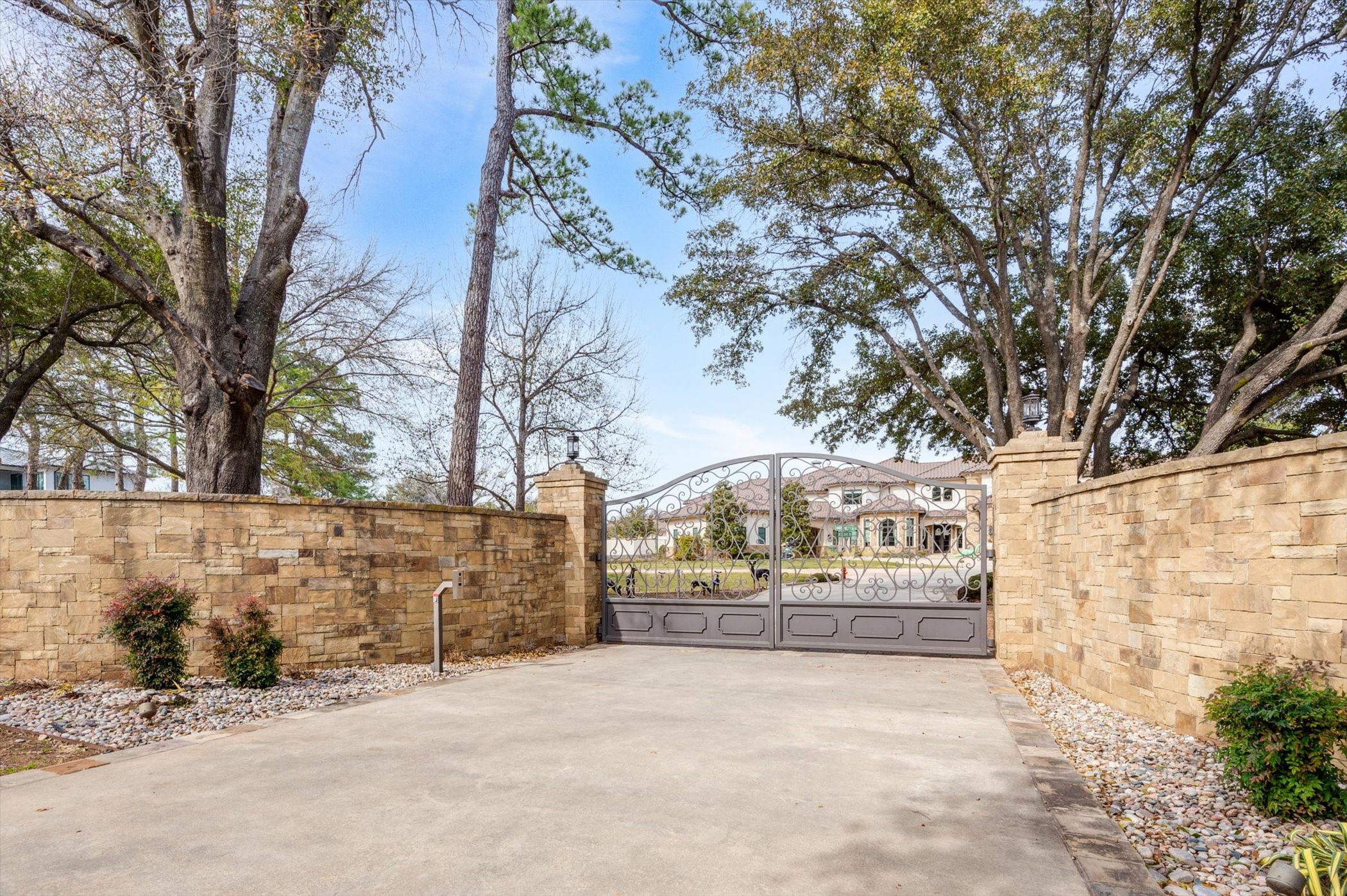 940 W Dove Road