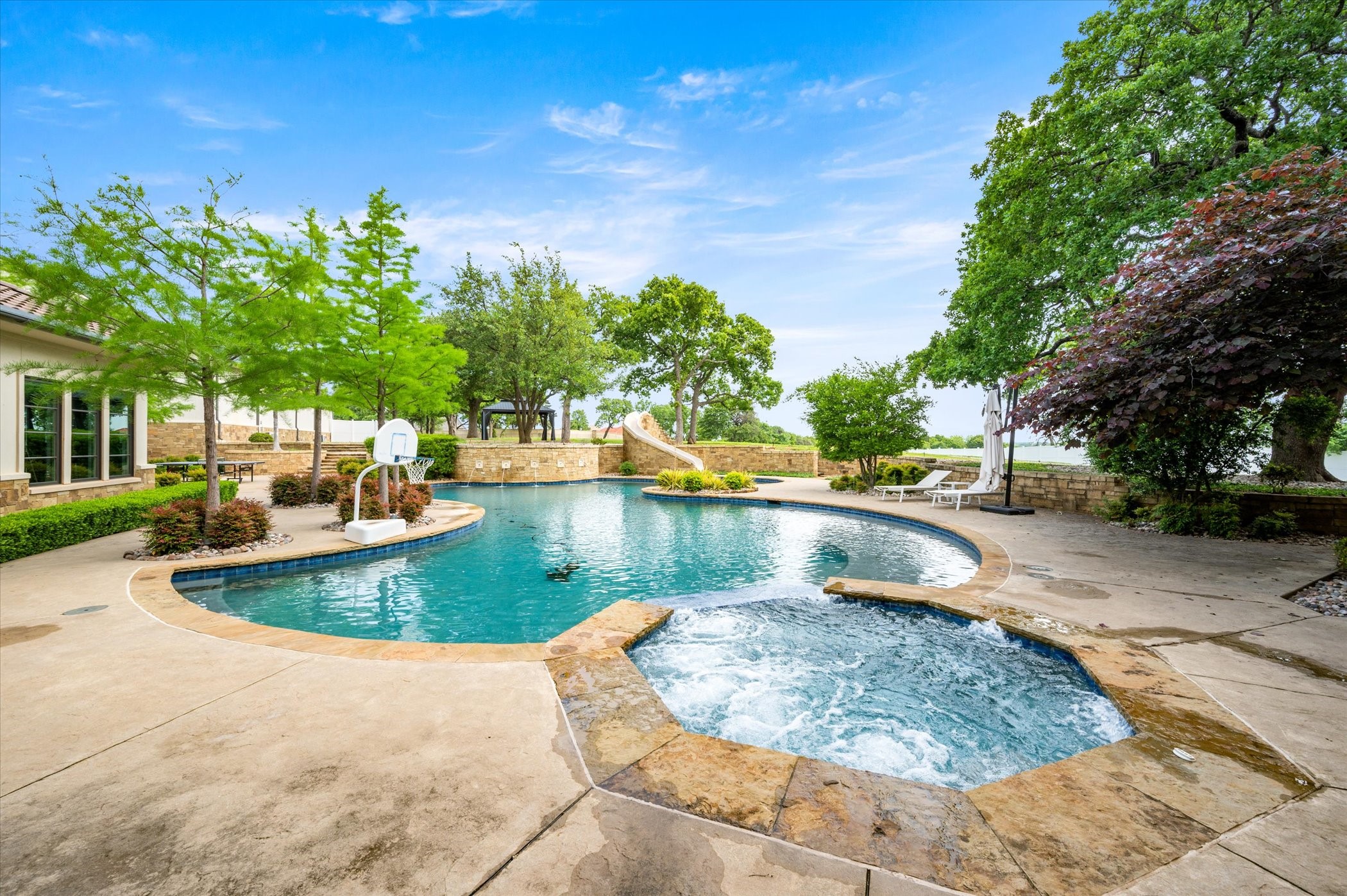 940 W Dove Road