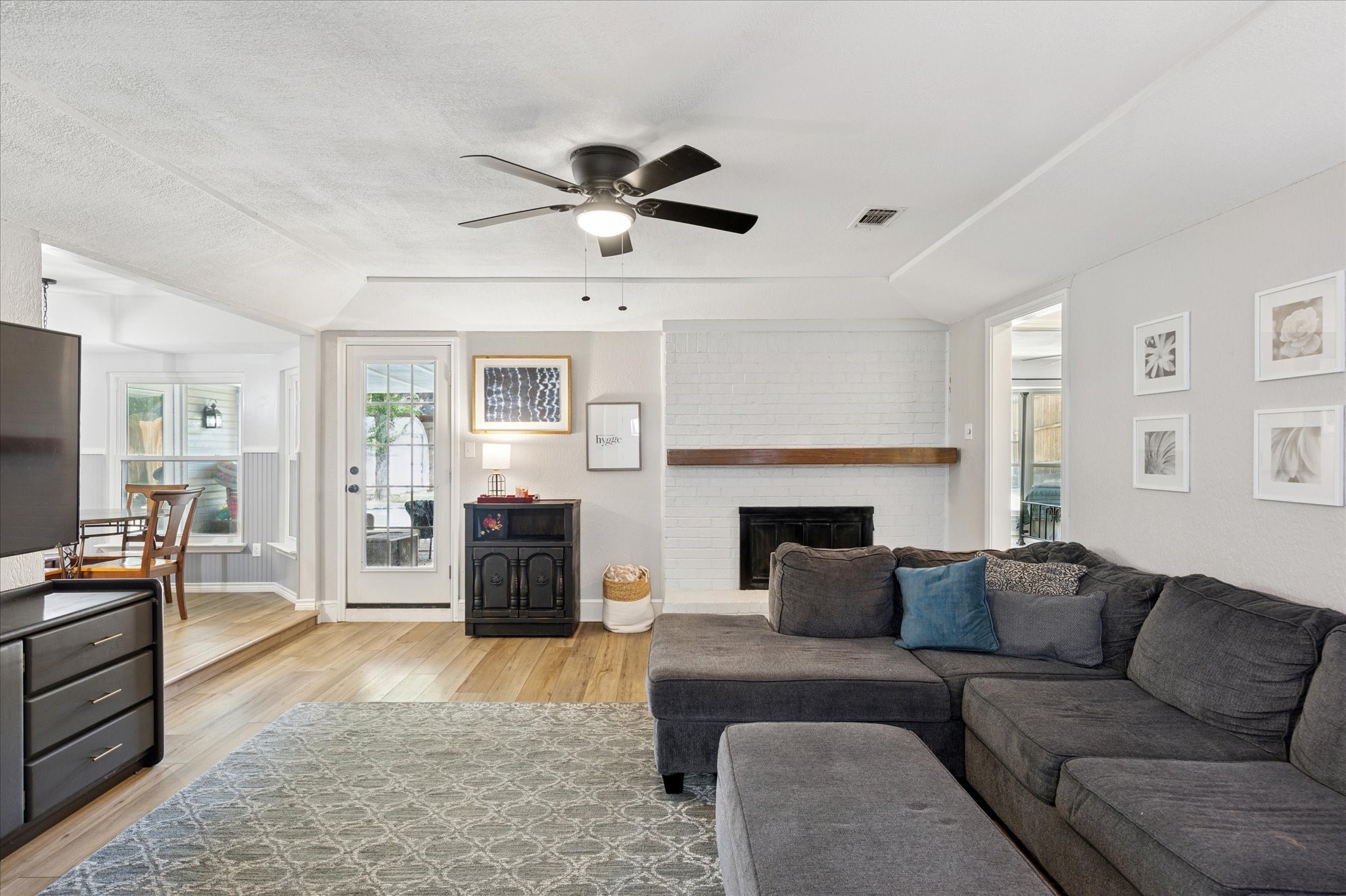 7404 Forrest Lane