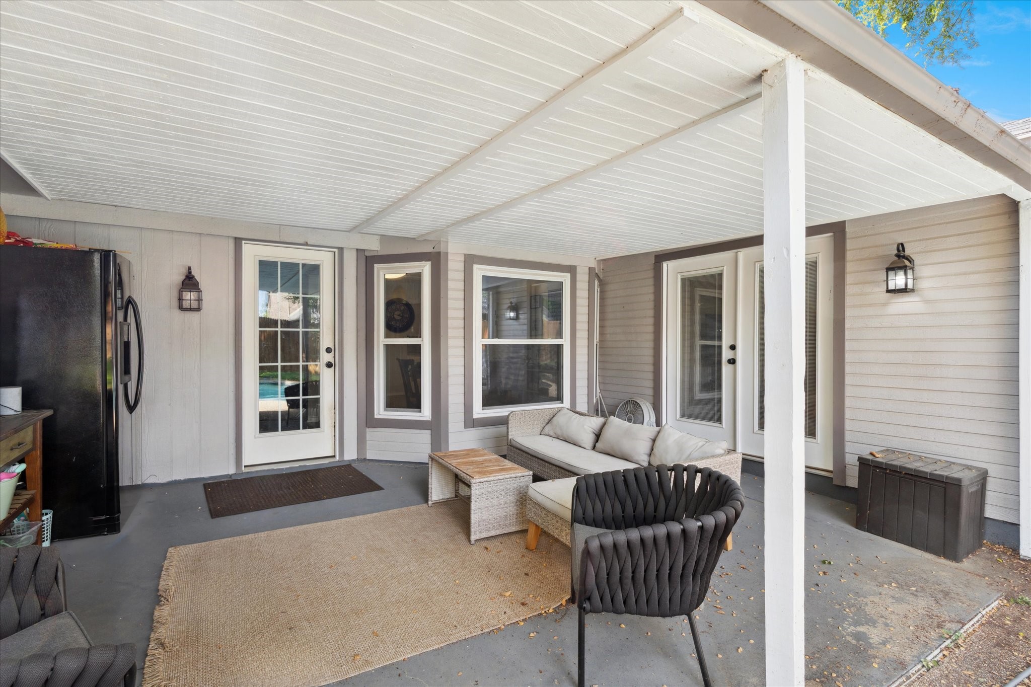 7404 Forrest Lane