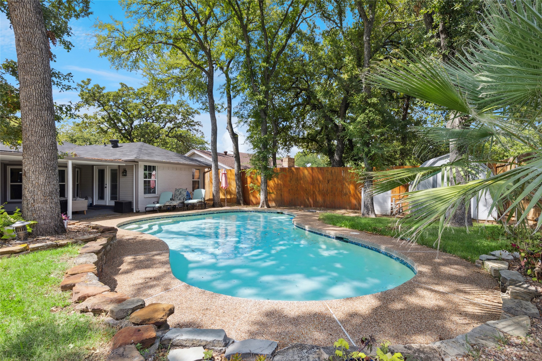 7404 Forrest Lane